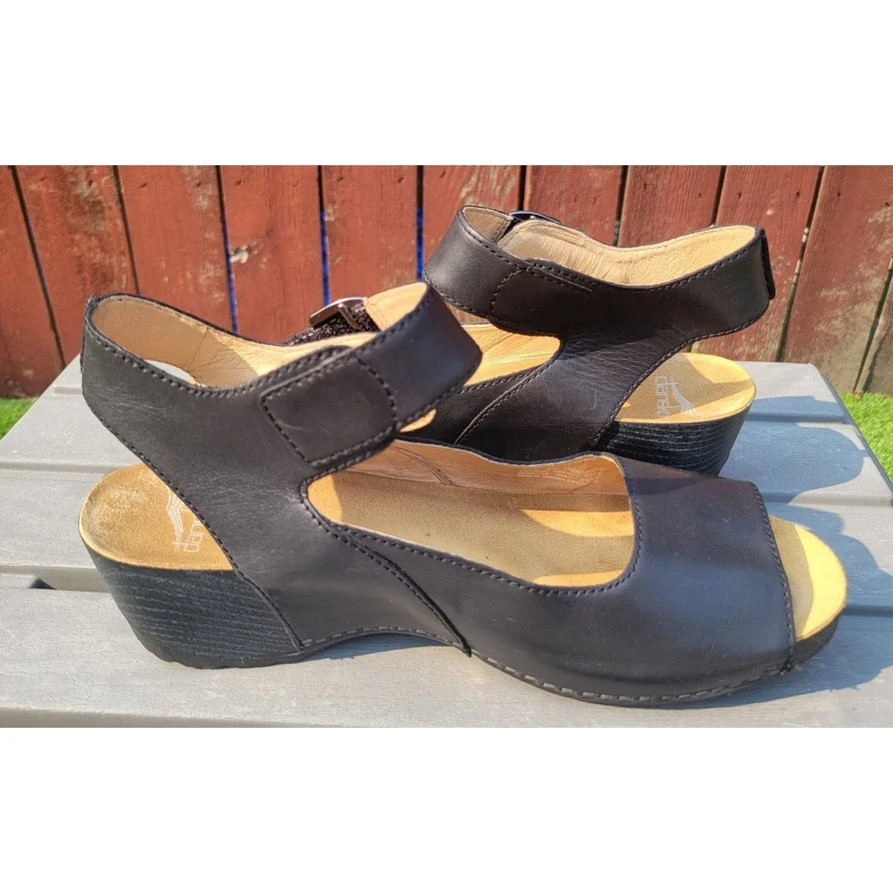 Dansko tiana are